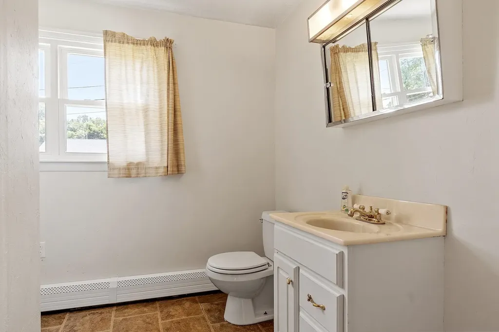 1 Hemlock Street Hudson NH 03051