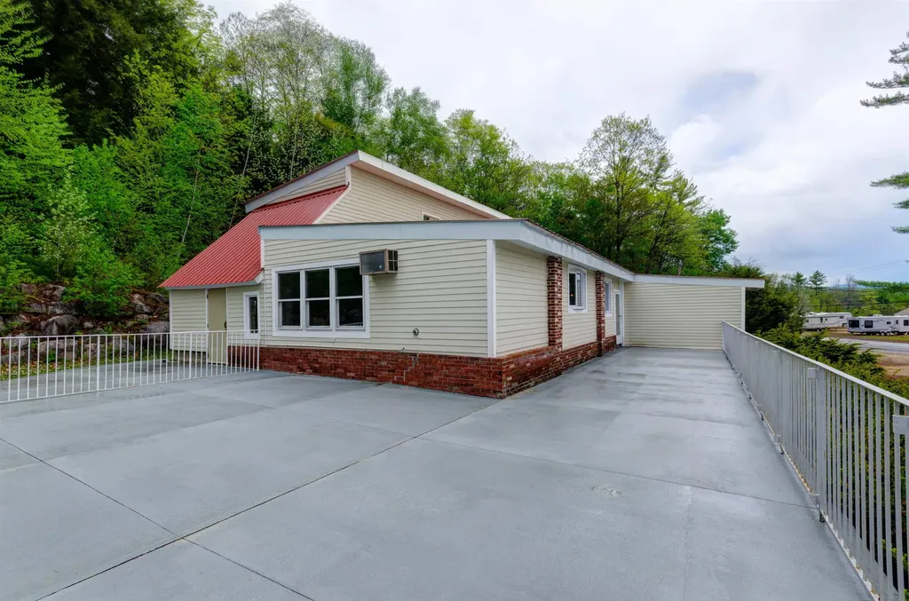 626 White Mountain Highway Tamworth NH 03886