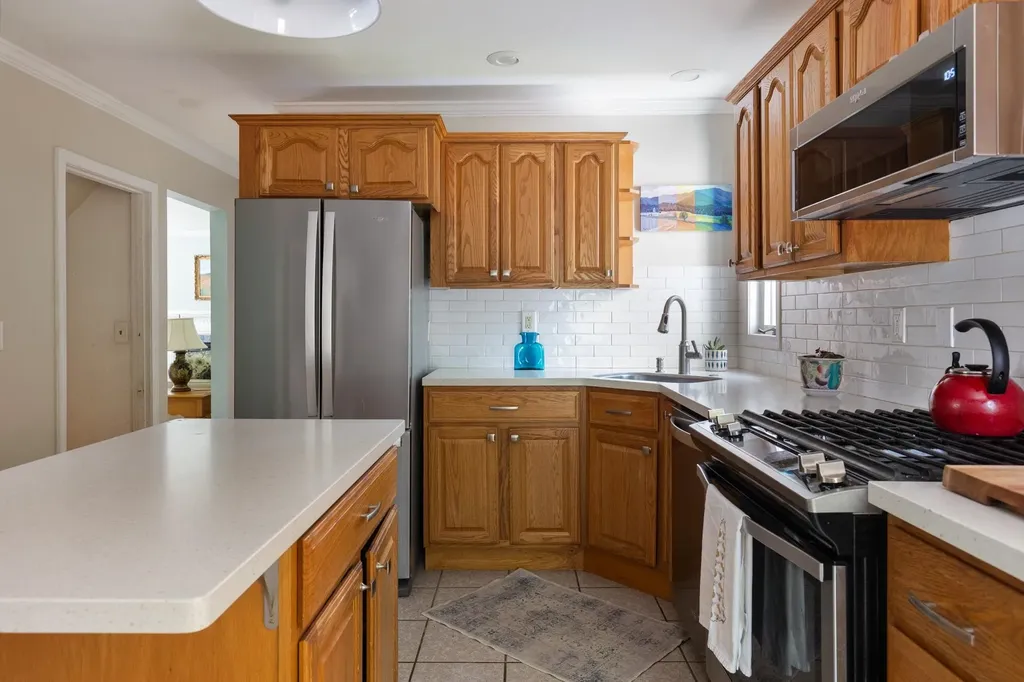 136 Red Oak Drive Colchester VT 05446