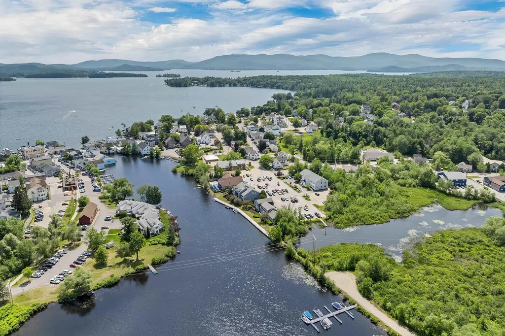 51 Mill Street Wolfeboro NH 03894