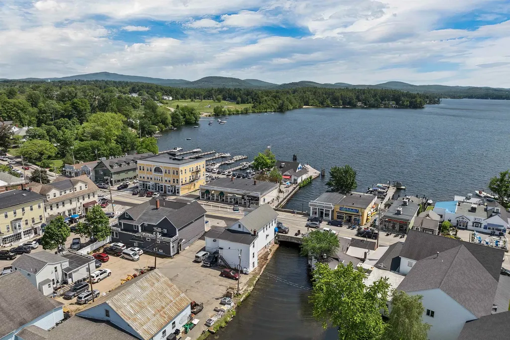 51 Mill Street Wolfeboro NH 03894
