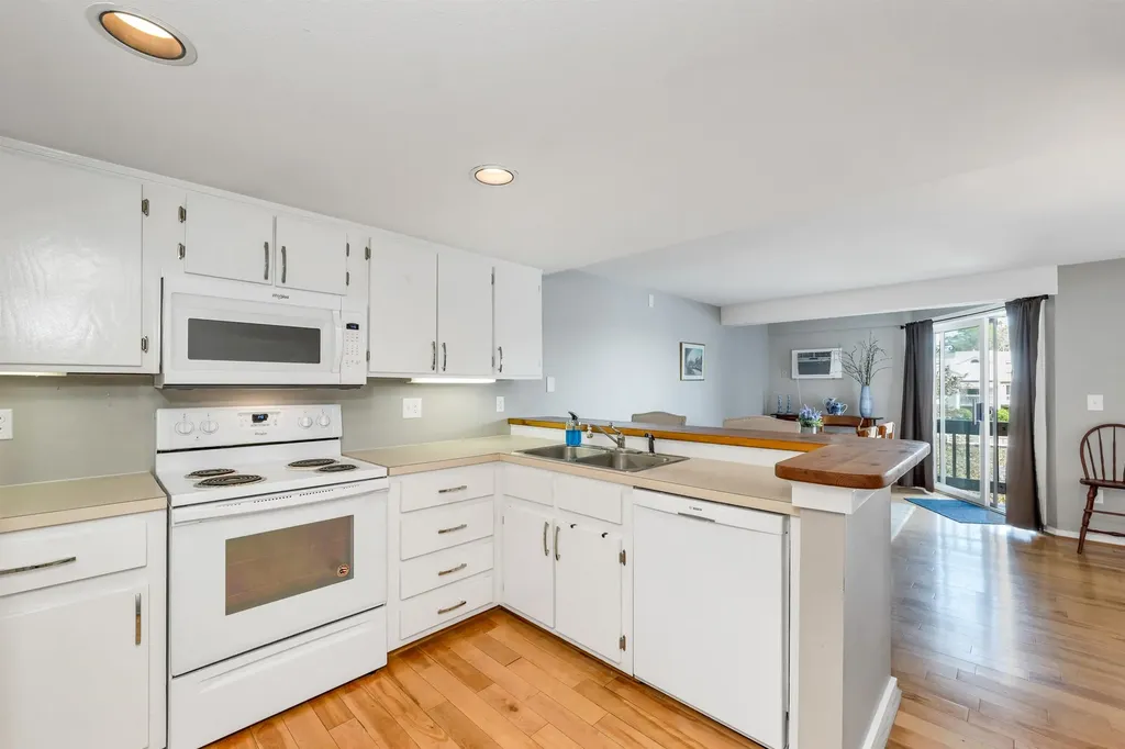 51 Mill Street Wolfeboro NH 03894