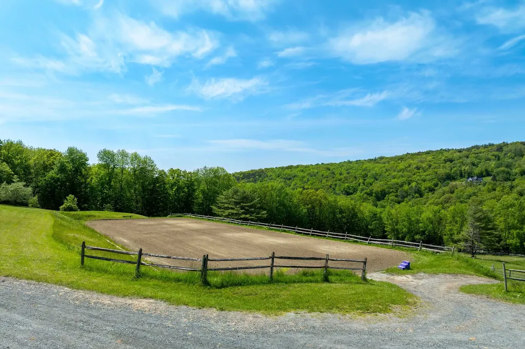 416 Wood Road Hartford VT 05059