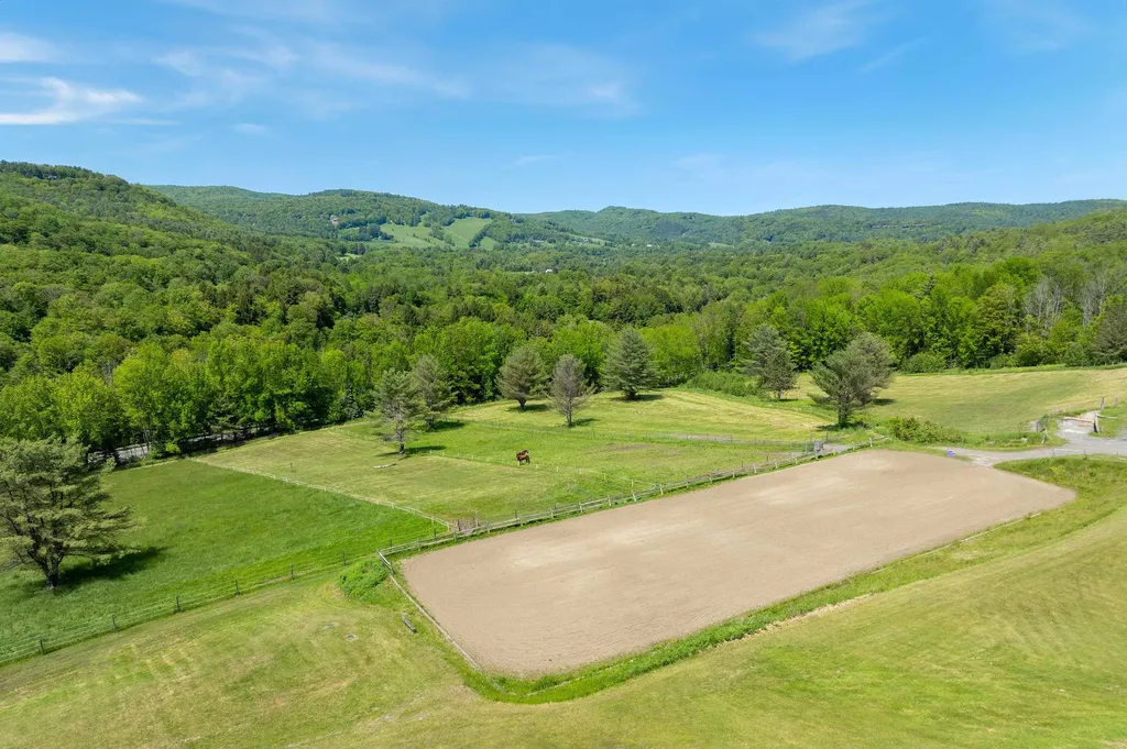 416 Wood Road Hartford VT 05059