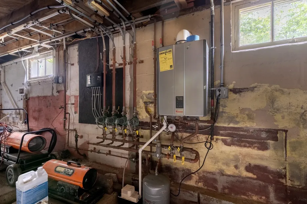 57 Fox Point Road Newington NH 03801