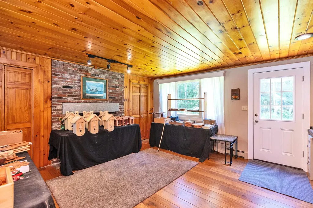 76 Cunningham Pond Road Peterborough NH 03458