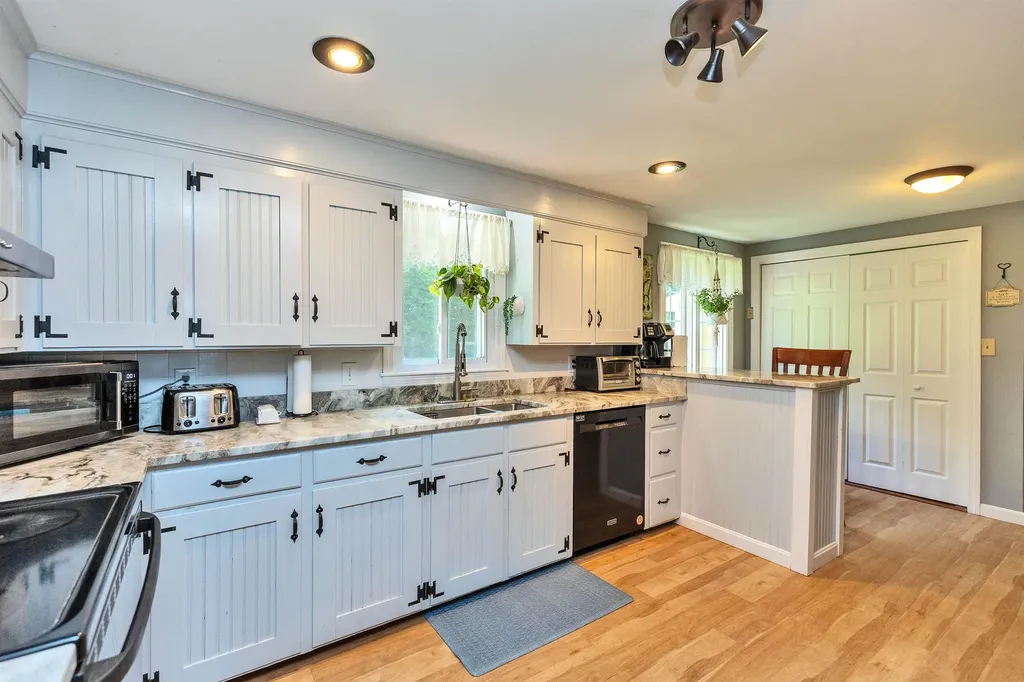 76 Cunningham Pond Road Peterborough NH 03458