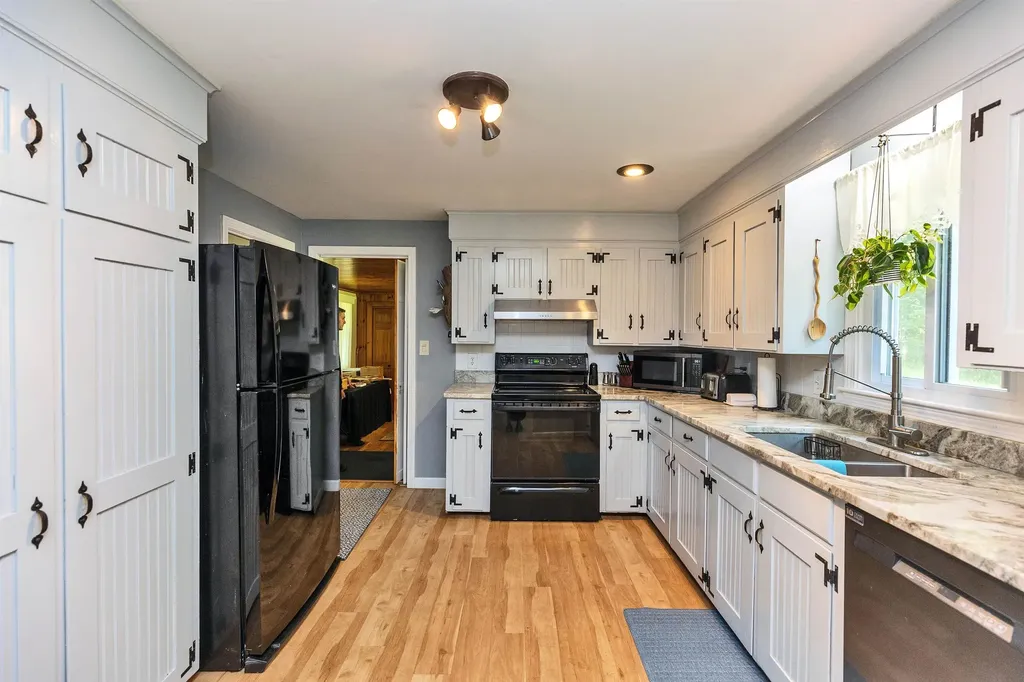 76 Cunningham Pond Road Peterborough NH 03458
