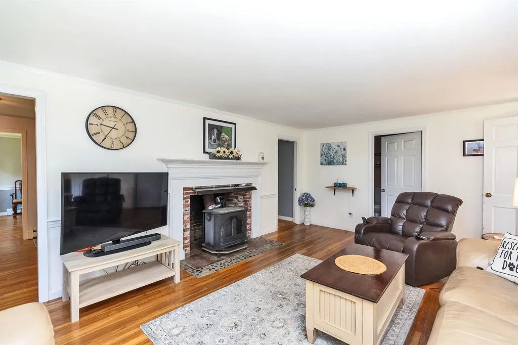 76 Cunningham Pond Road Peterborough NH 03458