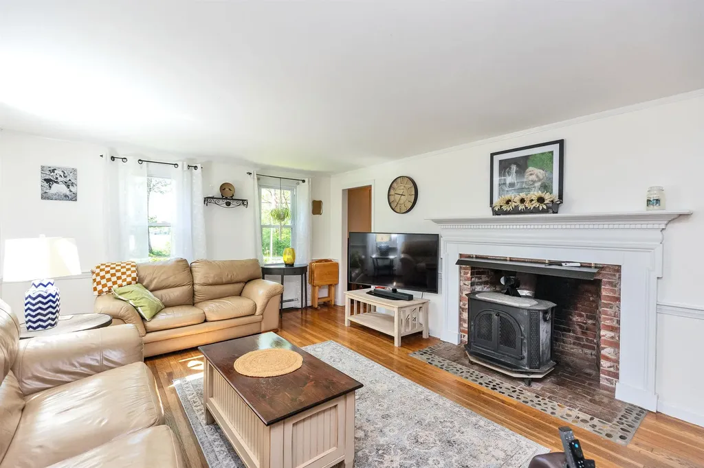 76 Cunningham Pond Road Peterborough NH 03458