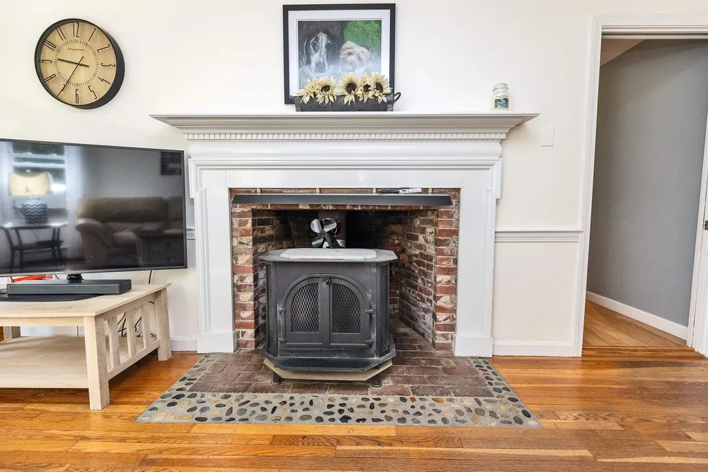 76 Cunningham Pond Road Peterborough NH 03458