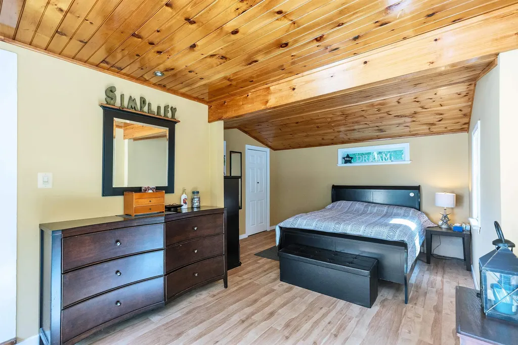 76 Cunningham Pond Road Peterborough NH 03458
