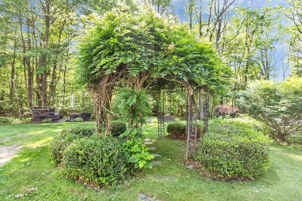 76 Cunningham Pond Road Peterborough NH 03458