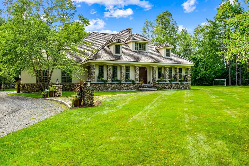 44 Buker Way New London NH 03257