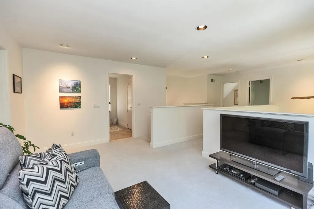 11 Legacy Lane Peterborough NH 03458