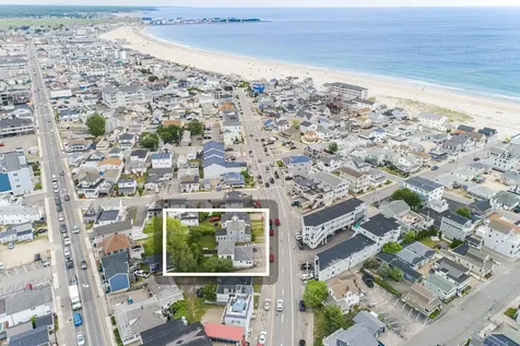 13-15 Ocean Boulevard Hampton NH 03842