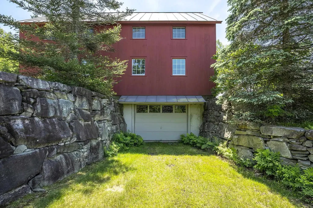 3333 Under The Mountain Road Londonderry VT 05155