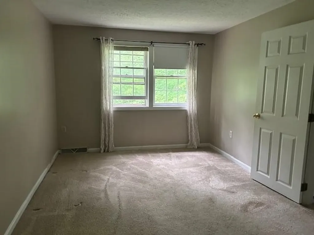 126 Winterwood Drive Londonderry NH 03053