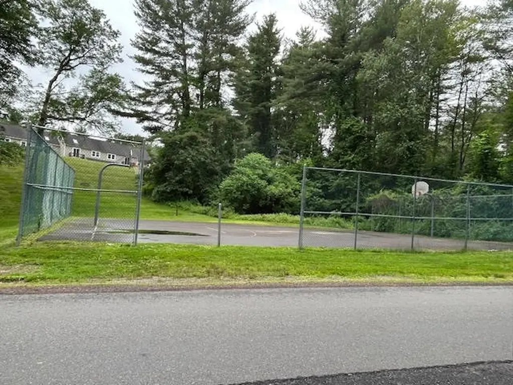 126 Winterwood Drive Londonderry NH 03053