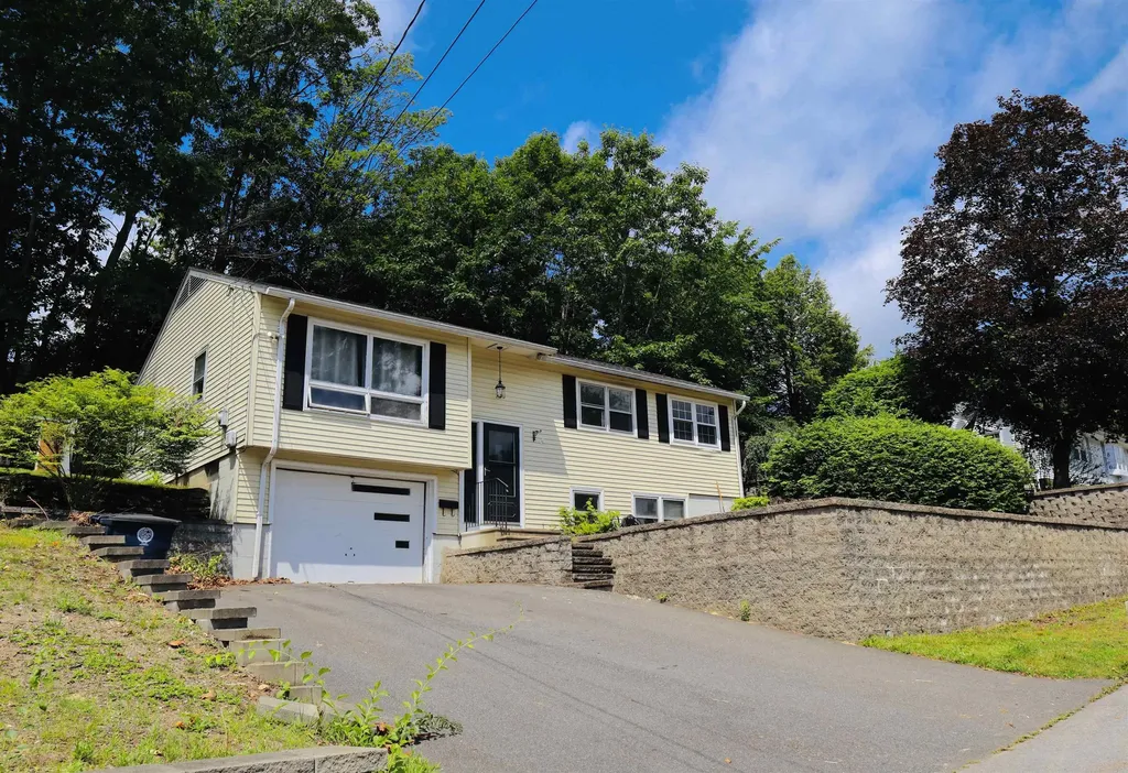 22 Stanford Road Nashua NH 03064