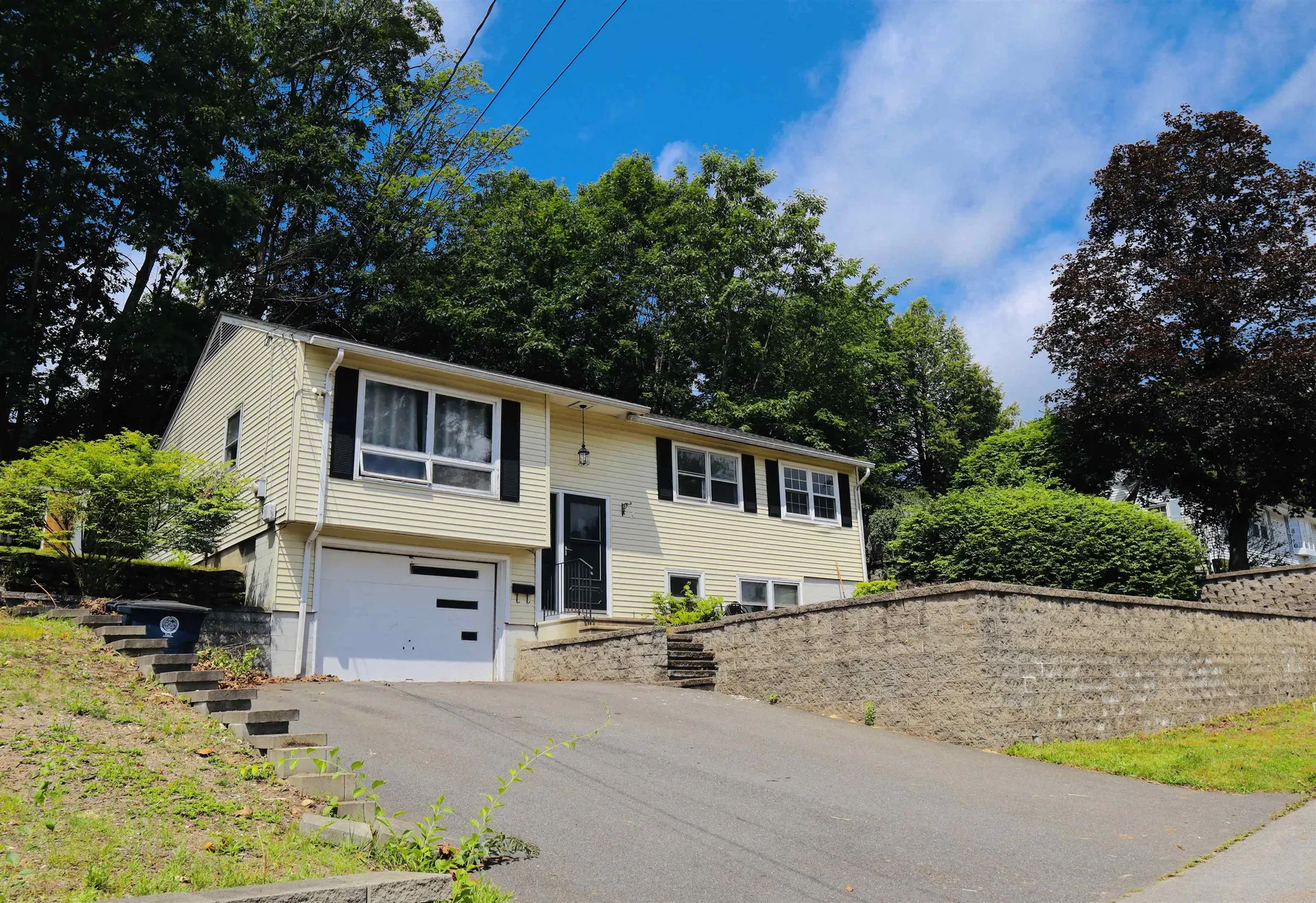 22 Stanford Road Nashua NH 03064