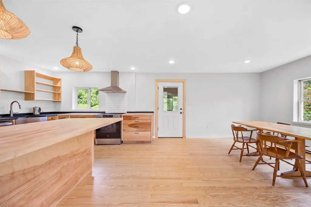 3534 Us Route 2 Marshfield VT 05658