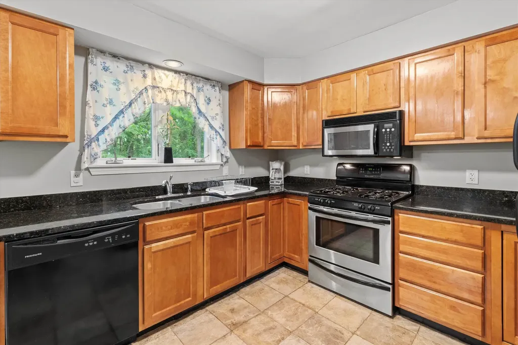 25 Sweetbrier Way Laconia NH 03246