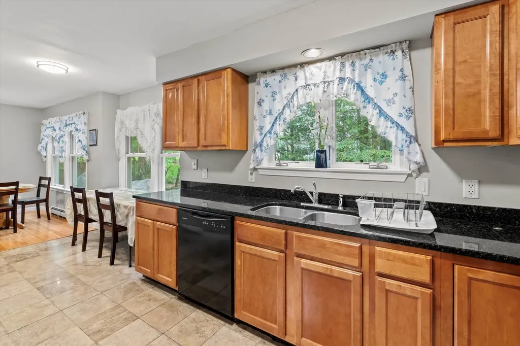 25 Sweetbrier Way Laconia NH 03246