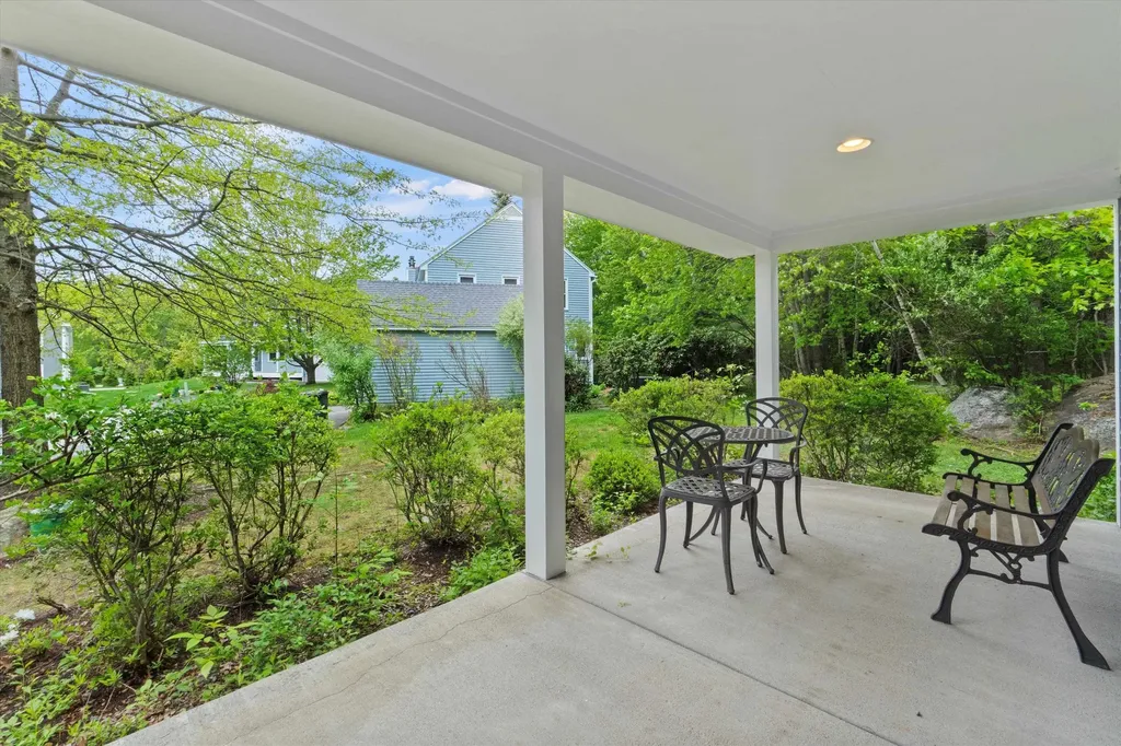 25 Sweetbrier Way Laconia NH 03246