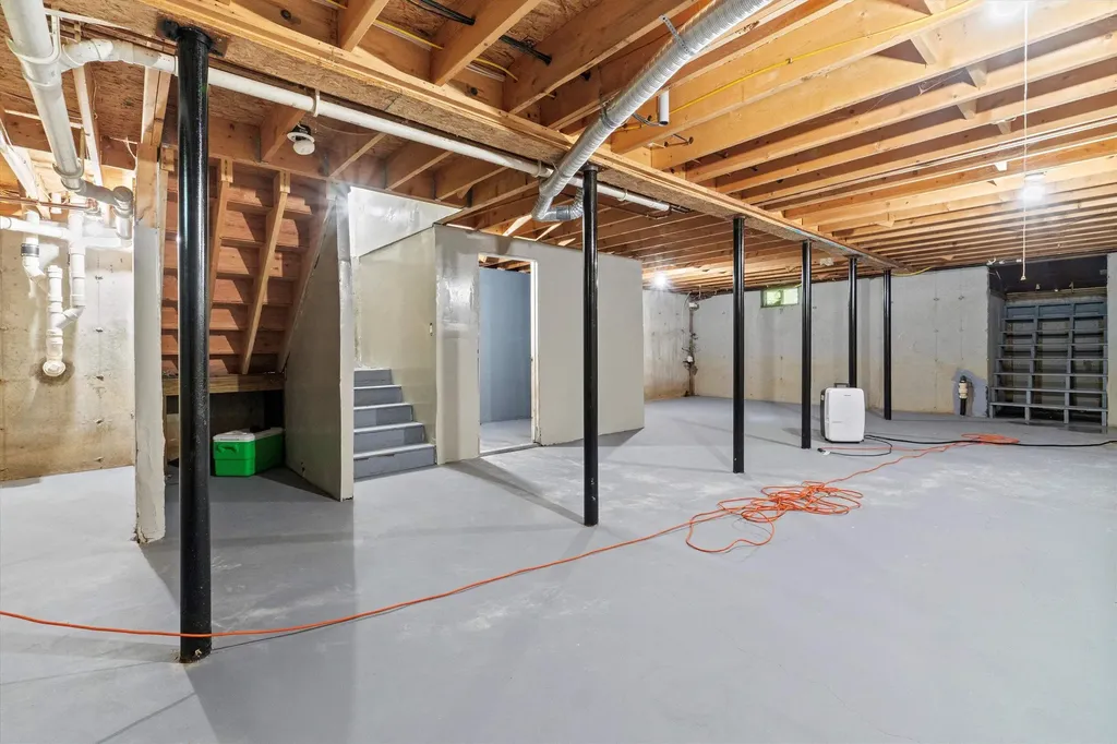 25 Sweetbrier Way Laconia NH 03246