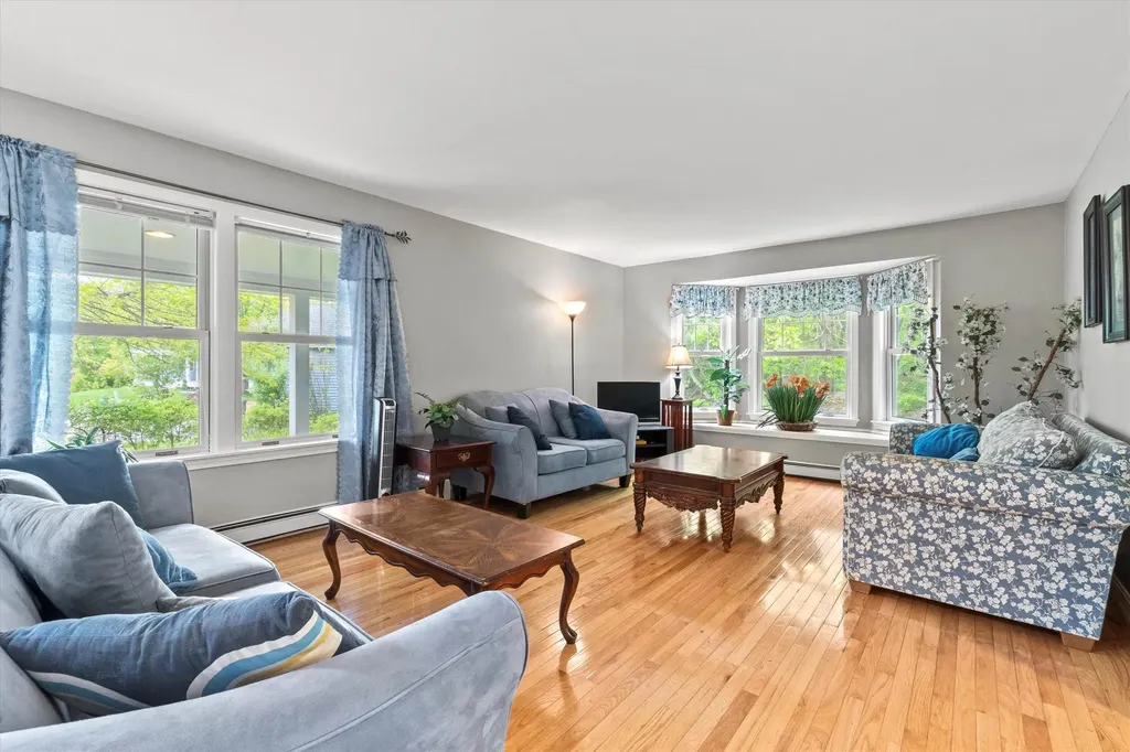 25 Sweetbrier Way Laconia NH 03246