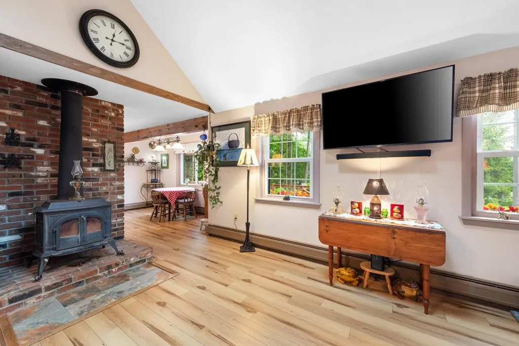 85 Lakeview Avenue Bristol NH 03222