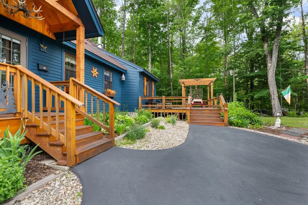 85 Lakeview Avenue Bristol NH 03222