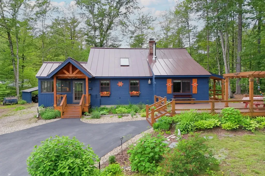 85 Lakeview Avenue Bristol NH 03222