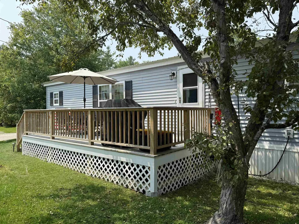 8 Sir Lancelot Drive Exeter NH 03833