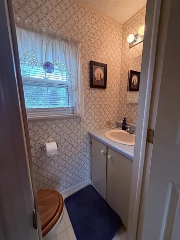 8 Sir Lancelot Drive Exeter NH 03833