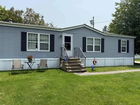 8 Sir Lancelot Drive Exeter NH 03833