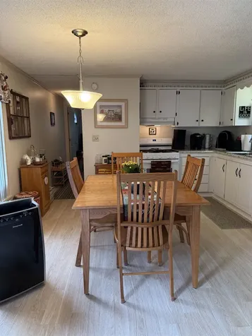 8 Sir Lancelot Drive Exeter NH 03833