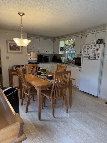 8 Sir Lancelot Drive Exeter NH 03833