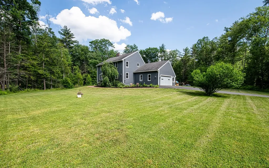 33 Hillside Road Kingston NH 03848