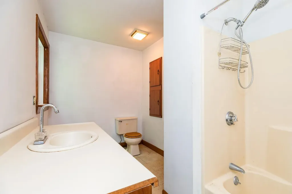 120 Old Lee Road Newfields NH 03856