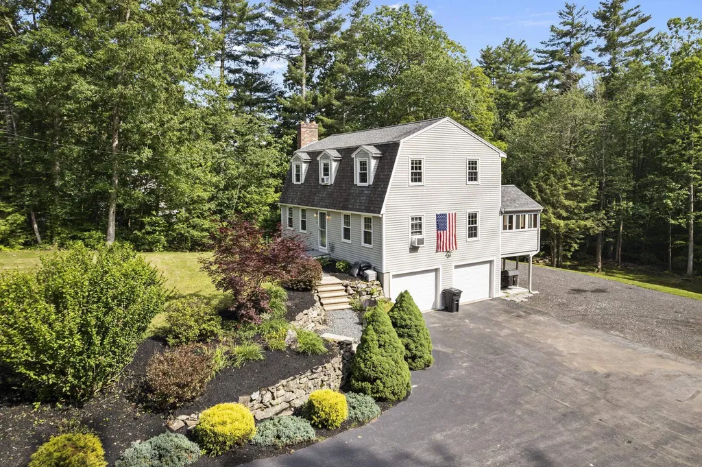 44 Mcquade Brook Road Bedford NH 03110