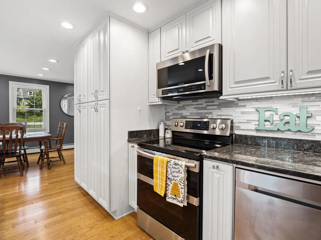 44 Mcquade Brook Road Bedford NH 03110