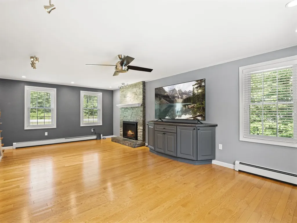 44 Mcquade Brook Road Bedford NH 03110