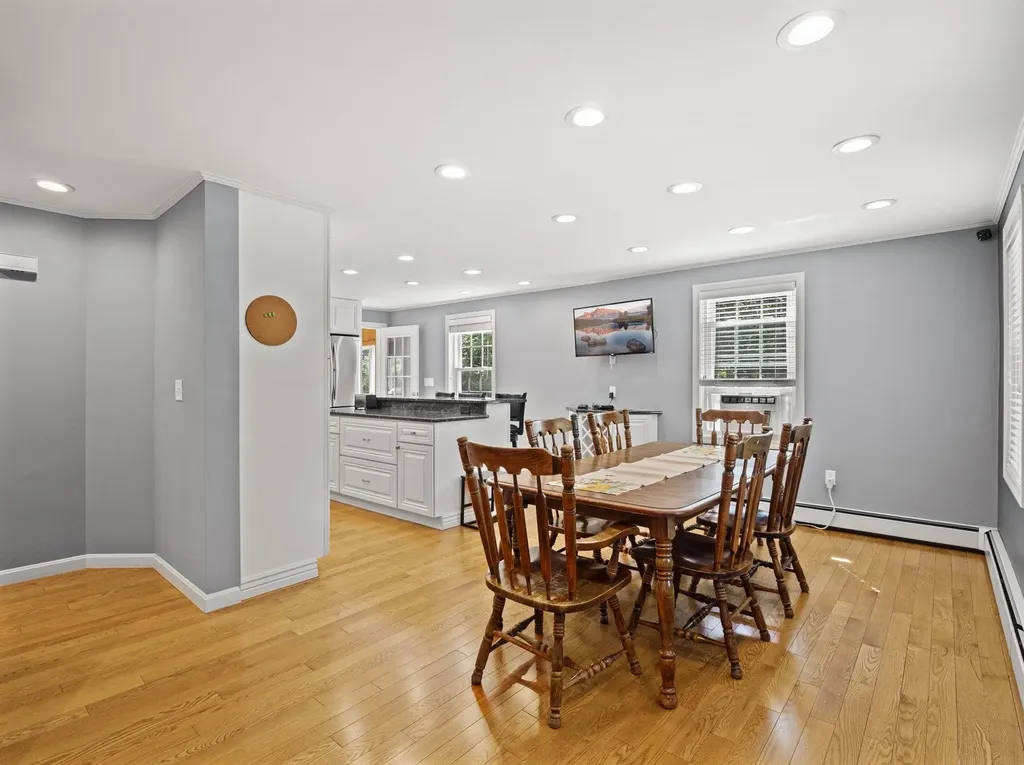 44 Mcquade Brook Road Bedford NH 03110