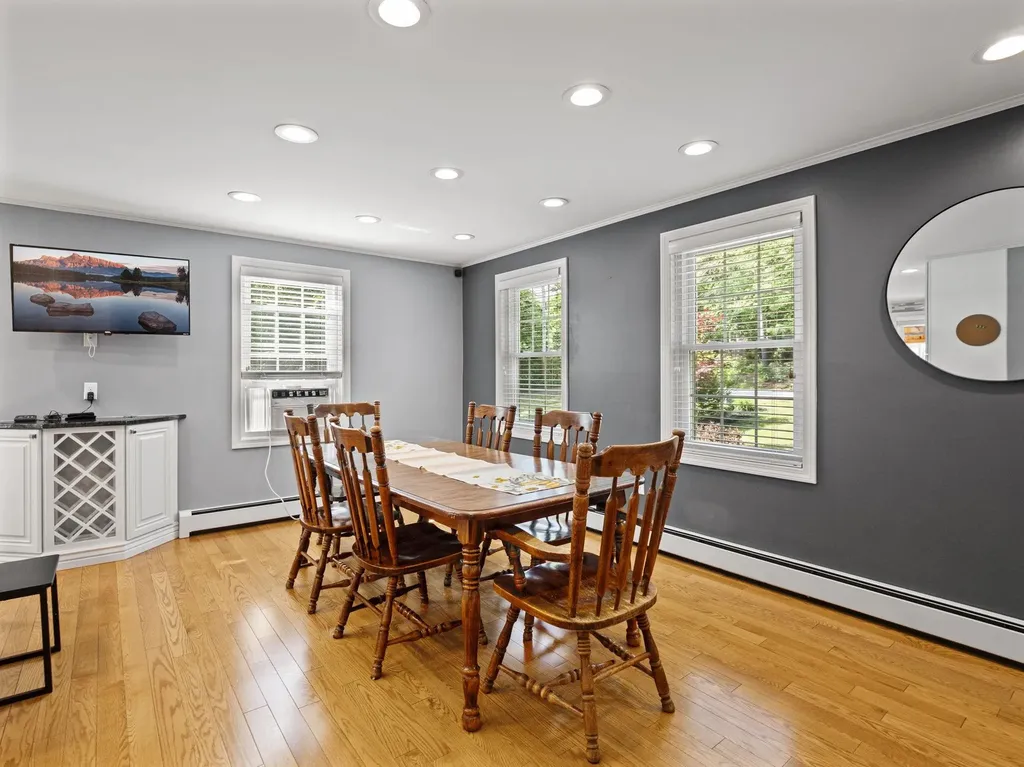 44 Mcquade Brook Road Bedford NH 03110