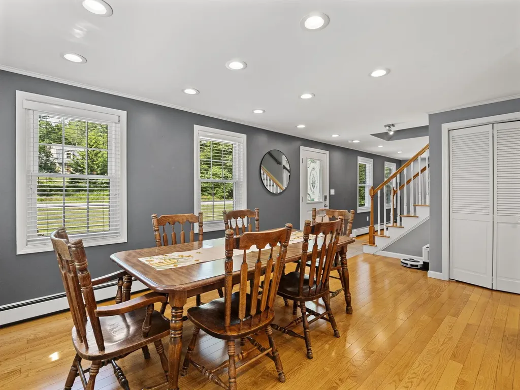 44 Mcquade Brook Road Bedford NH 03110