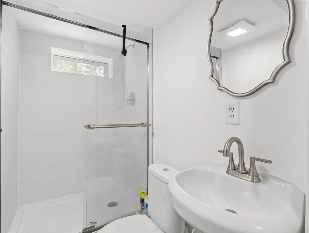 44 Mcquade Brook Road Bedford NH 03110