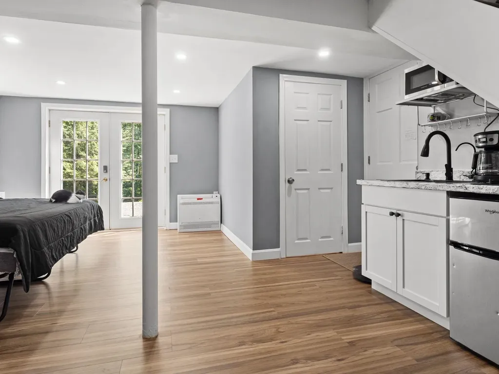 44 Mcquade Brook Road Bedford NH 03110