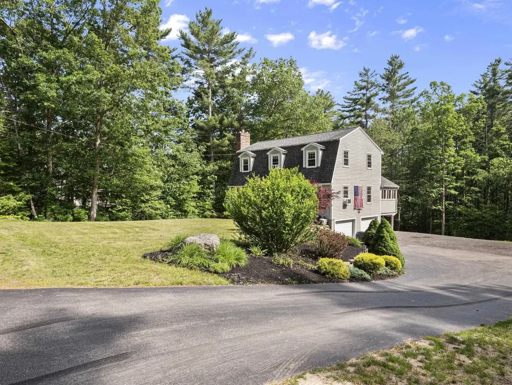 44 Mcquade Brook Road Bedford NH 03110